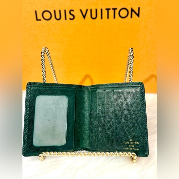 LOUIS VUITTON TAIGA LEATHER BIFOLD WALLET FOREST GREEN - Picture 2 of 7